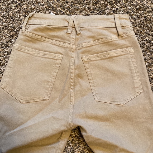 Good American jeans with great stretch and frayed ankle - Picture 4 of 4